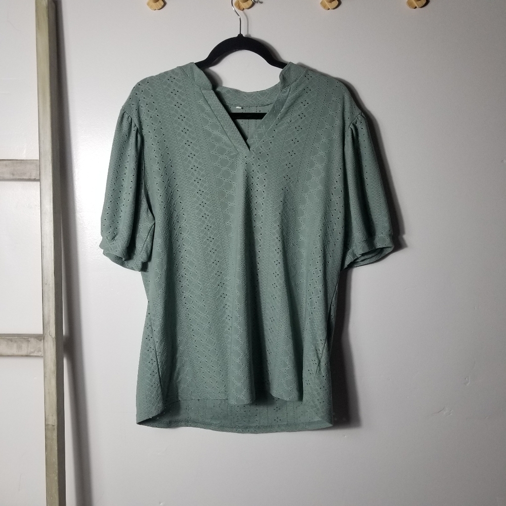 WOMEN'S PUFFED SLEEVE GREEN BLOUSE SIZE XL